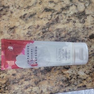 NEW JAPANESE CHERRY BLOSSOM BODY CREAM BATH & BODY WORKS